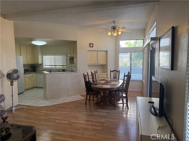 Photo - 27 Willowcrest Ln