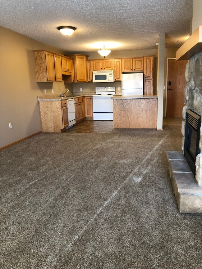 6200-6280 1B 700 sq ft - Kensington