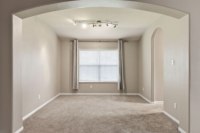 Building Photo - 21011 Narrow Gate Dr