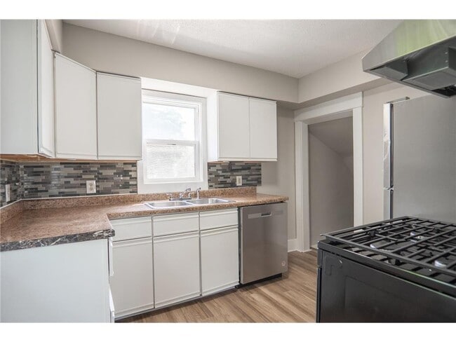 Photo - 938 N Cypress St