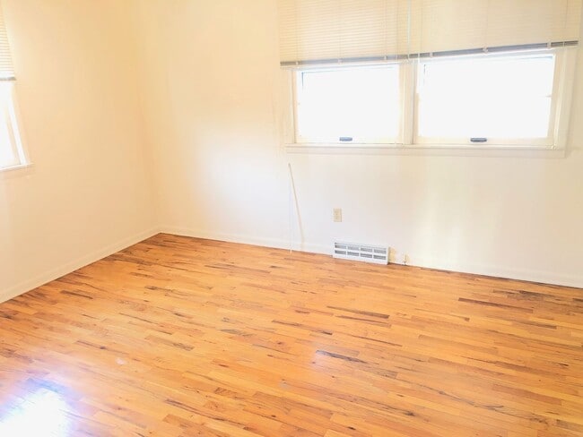 Photo - Extremely sharp, clean and roomy 2 BR Duplex in great location in Normal