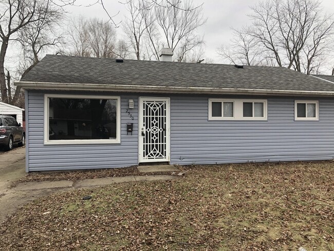 Building Photo - 2530 E 22nd Pl