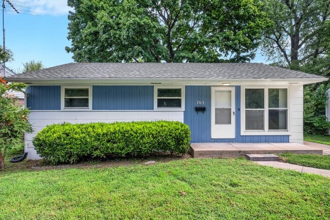Photo - 765 Daniel Boone dr House
