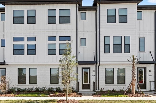 Building Photo - 15363 Hamlin Pk Dr