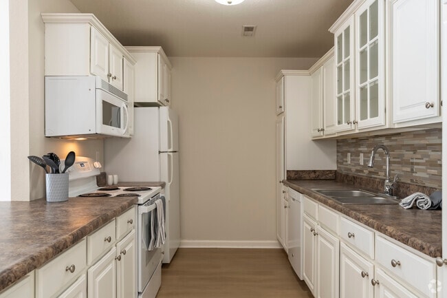 2BR, 2BA - 1,228SF - Aspen Lakes - Kitchen - Aspen Lakes Communities