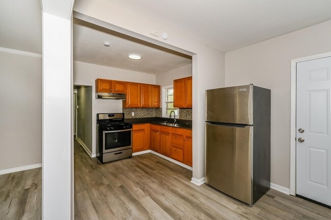 Photo - 305 Morton St