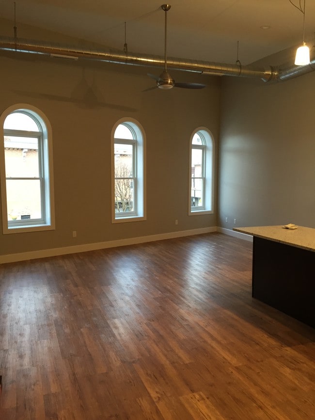 Building Photo - 103 W Middle St Unit 2A Rental