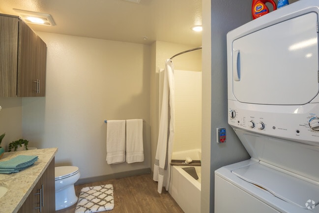 1 BR, 1 BA - 588 SF