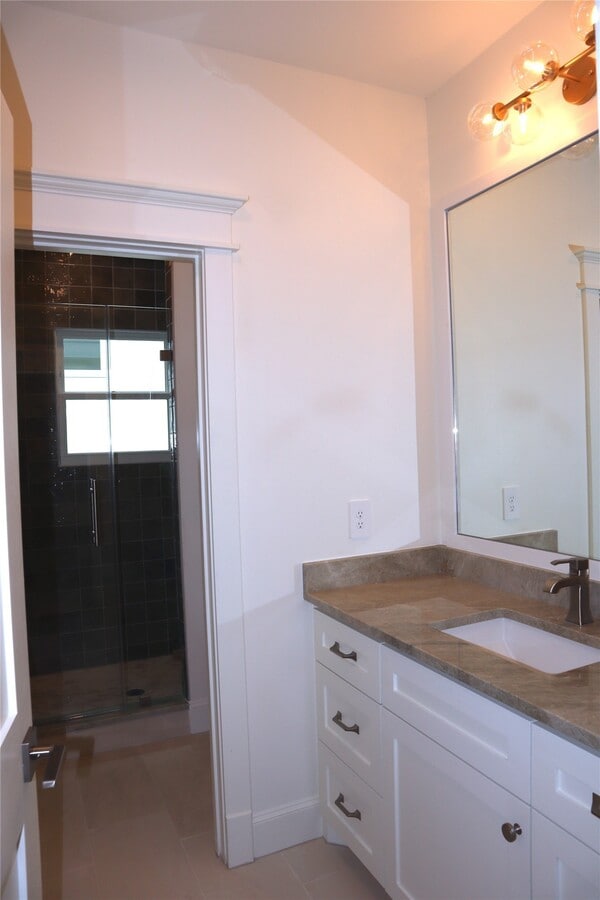 Photo - 1836 Cortlandt St