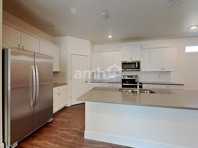 Photo - 9496 Clancey St
