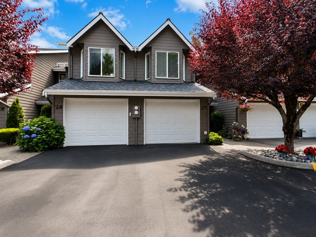 Building Photo - 321 SE Orchard Dr