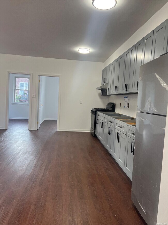 Photo - 41-48-4155 55th St Unit 1Fl