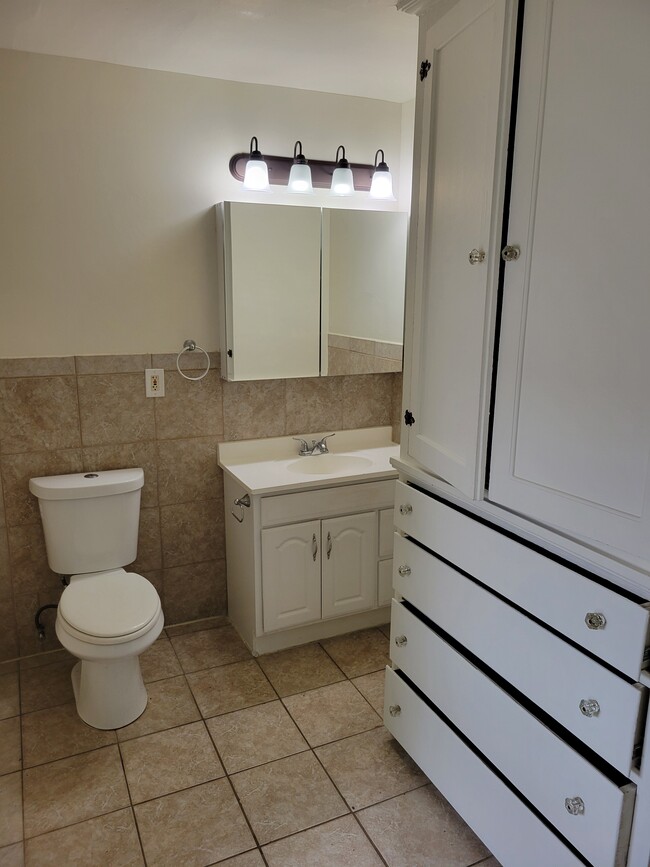 Photo - 744 High St