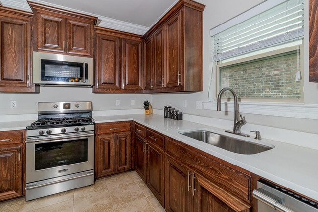 Photo - 405 Claystone Rd