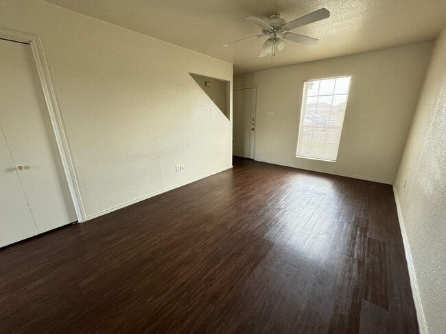 Building Photo - 1706 Tanner Cir
