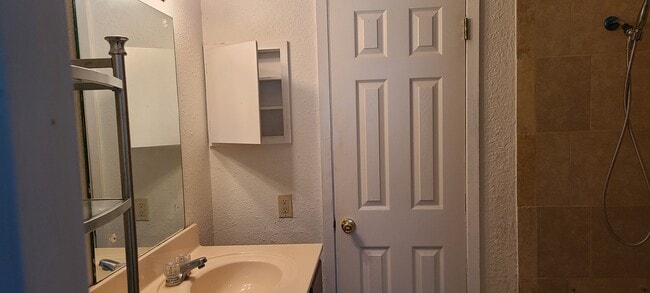 Photo - 1102 Verde Dr Unit Bi-level apt. Bryan TX
