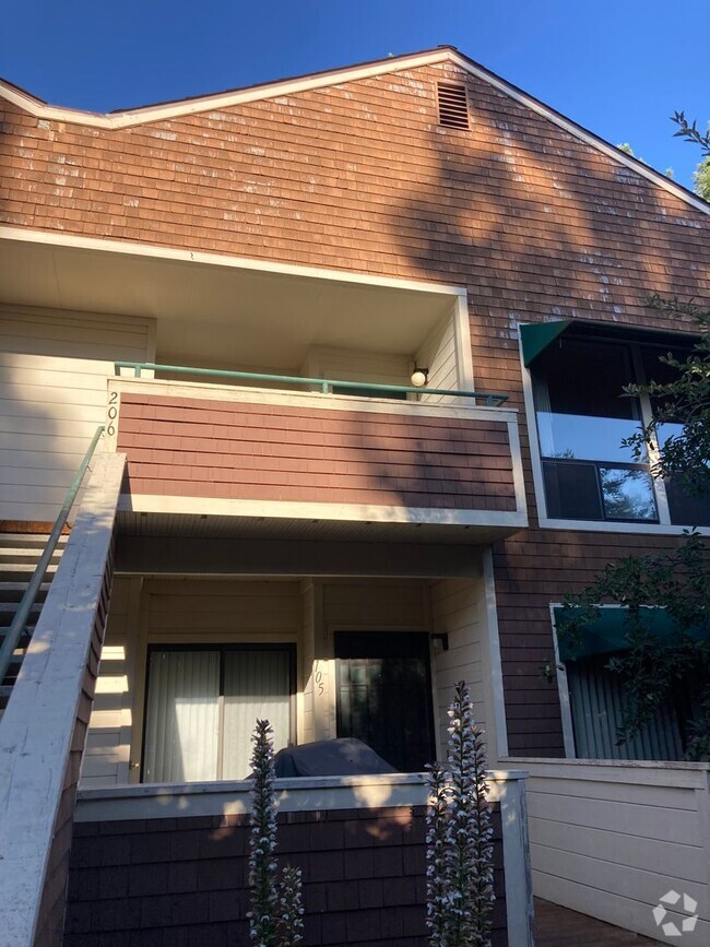 Building Photo - **Available Now!!** Unit 206 Rental