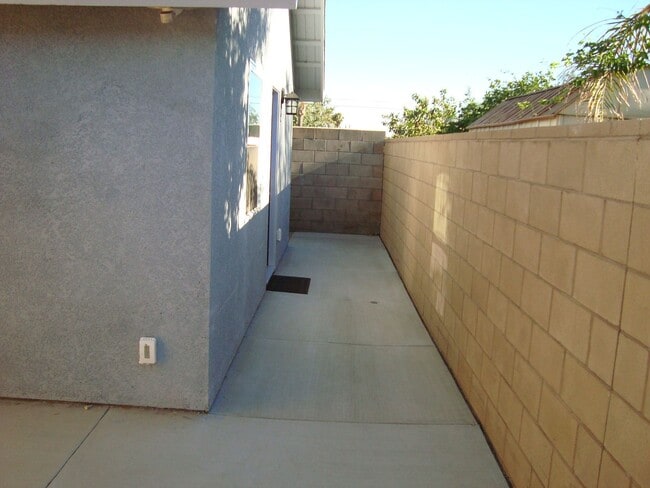 Photo - 615 E 2nd St Unidad B