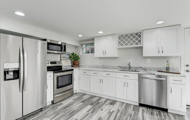 Photo - 909 Delafield Pl NW