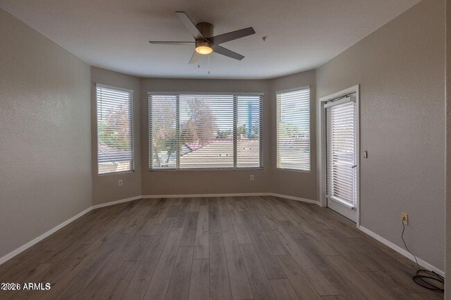 Building Photo - 420 W 1st St Unit 211