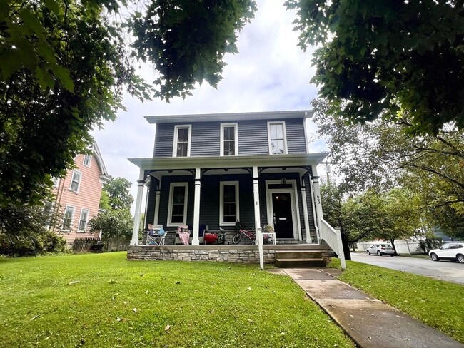 Sewickley - Stunning 3 Bedroom 2.5 Bathroom - Sewickley - Stunning 3 Bedroom 2.5 Bathroom House