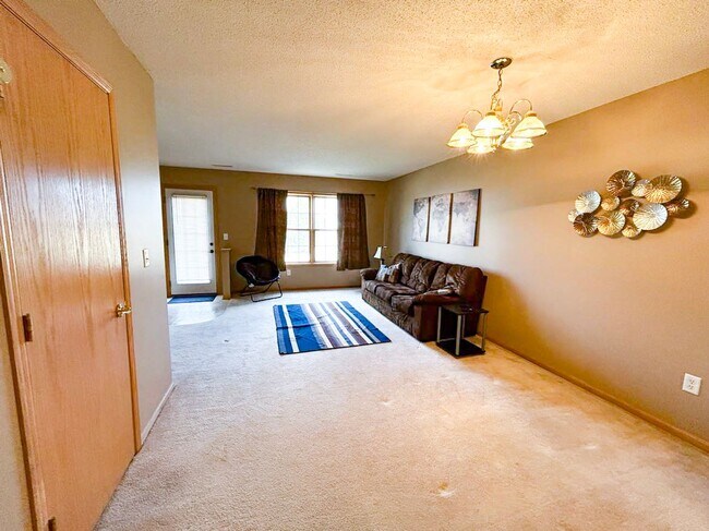 Photo - Townhome in Quiet NW Rochester Neighborhood!