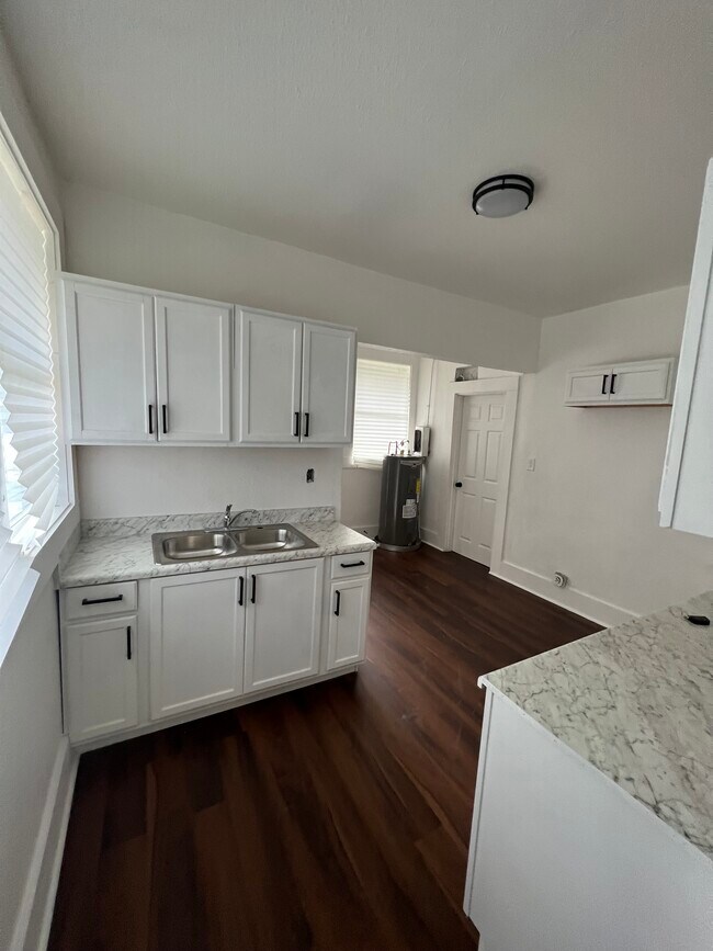 Photo - 1113 E Trigg Ave