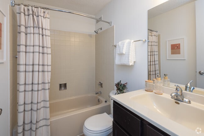 1BR, 1BA - 669SF