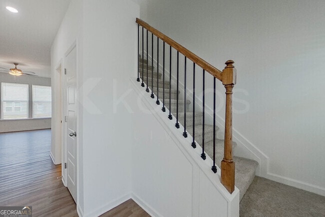 Photo - 111 English Oak Ln