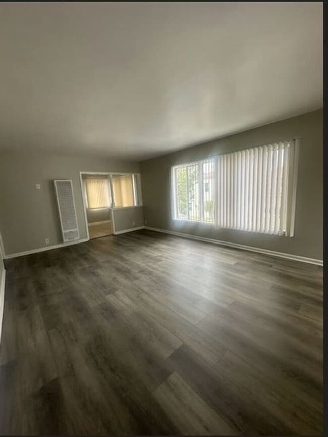 Building Photo - 102 Unit 106