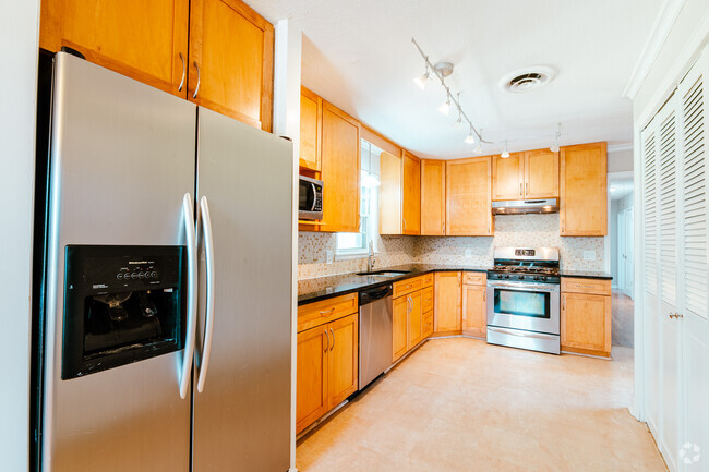 Building Photo - 3300 Medina Avenue Rental