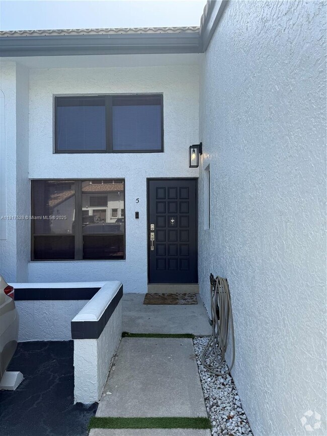 Building Photo - 363 W Camino Real Rental