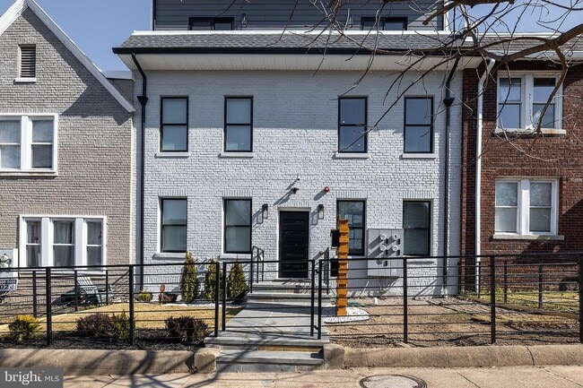 Photo - 1120 Penn St NE Unit 2BDR/2.5 BA Apt