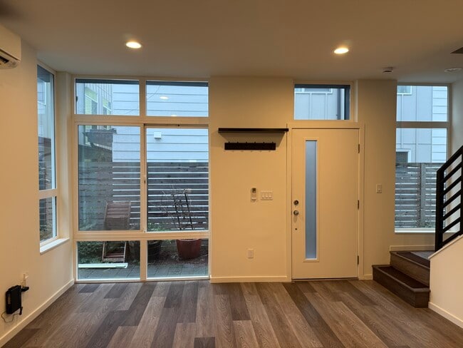 Photo - 2320C 15th Ave S