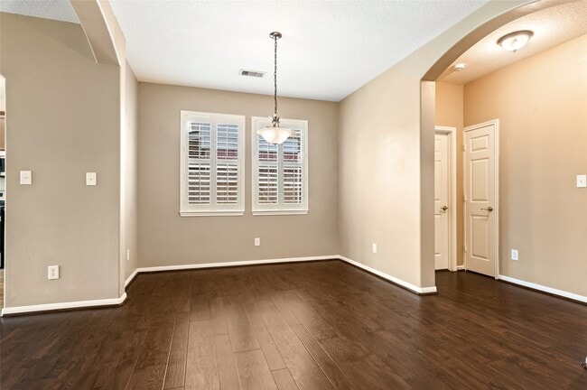 Building Photo - 8618 E Highlands Crossing