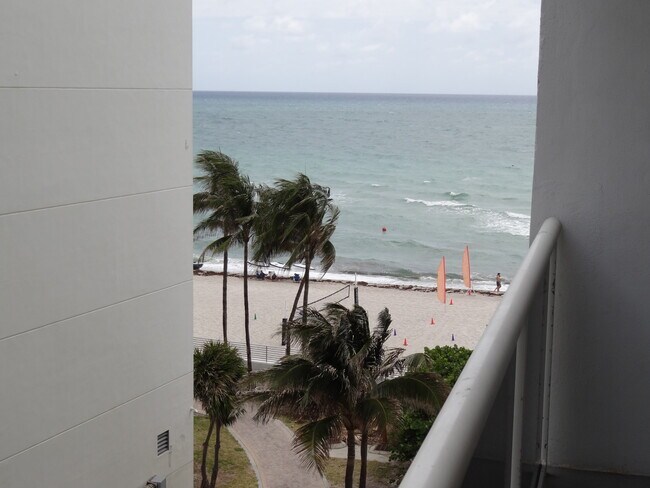Photo - 3725 S Ocean Dr Unit 607