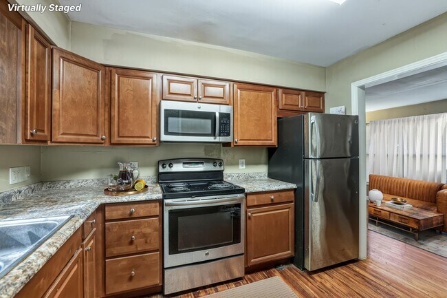 1813 Honeysuckle Dr