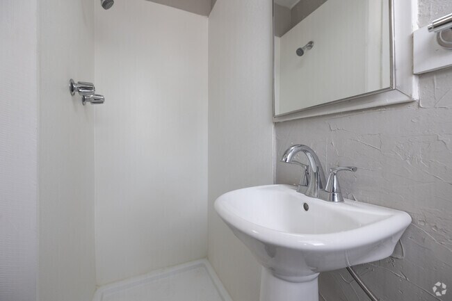 Well-Maintained Bathroom