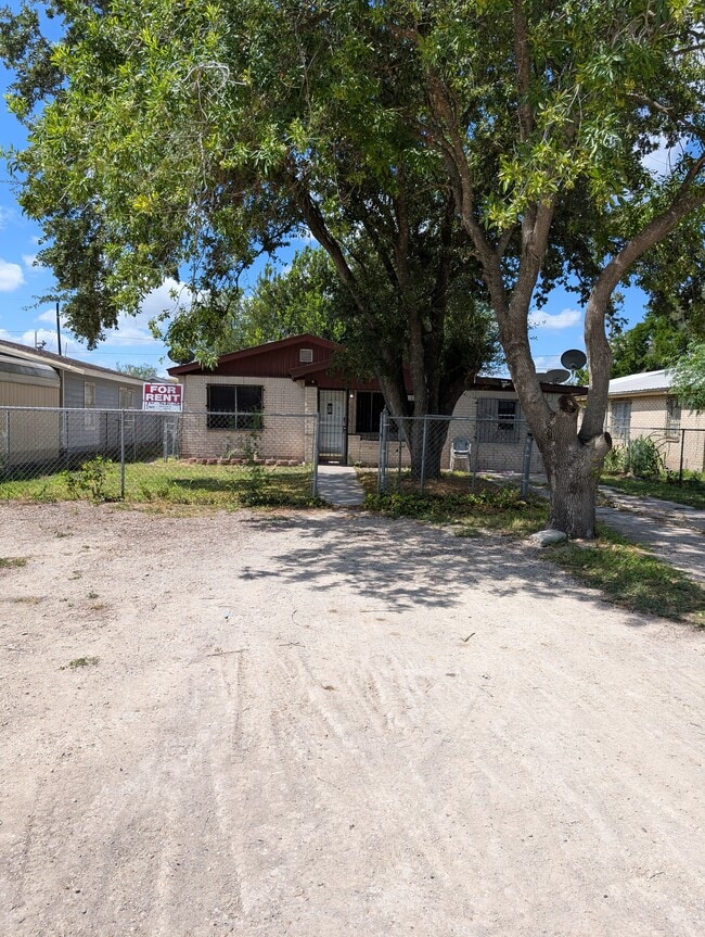 Photo - 715 E Fannin Ave House