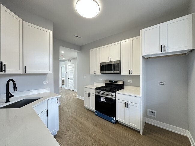 Photo - 3834 N Wilton Ave Unit 4