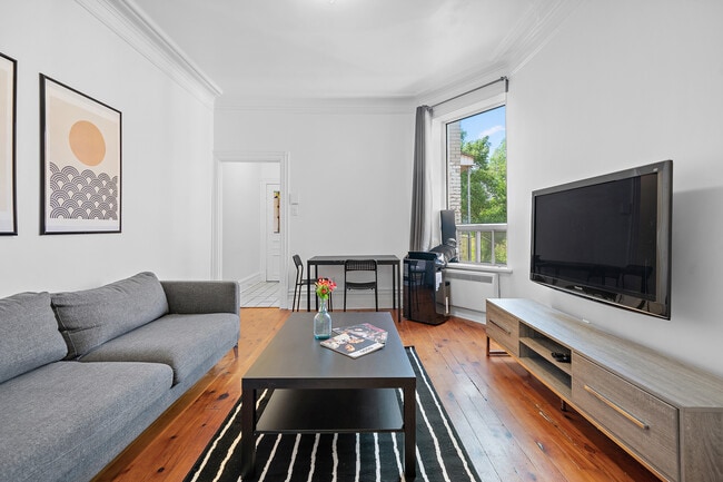 Building Photo - 3225 Rue Saint-Antoine O Unit 3225