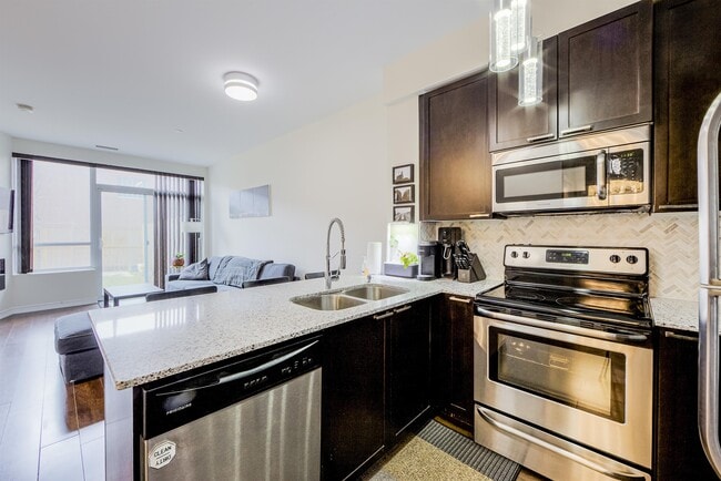 Photo - 1328-1328 Birchmount Rd