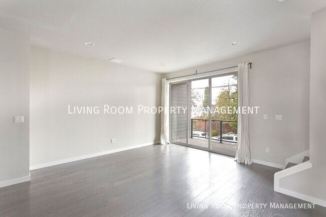 Photo - 736 N Webster St