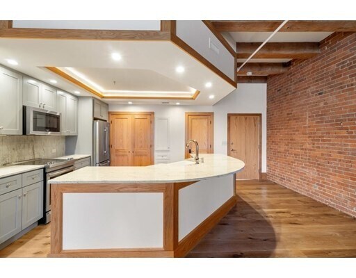 Photo - 33 Sleeper St Unidad #504