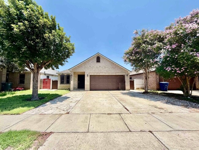 Building Photo - 11111 Revilla Dr