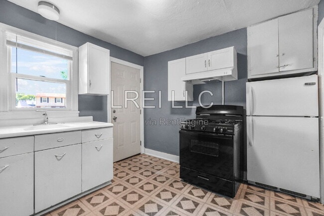 Photo - 1443 S 32nd St Unit 2