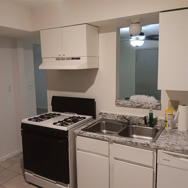 Photo - 521 Ferguson St Unit B1