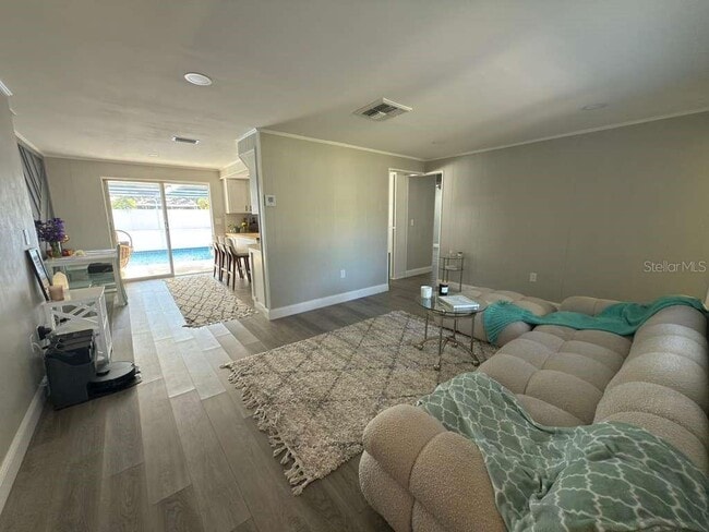 Photo - 2021 Valley Dr