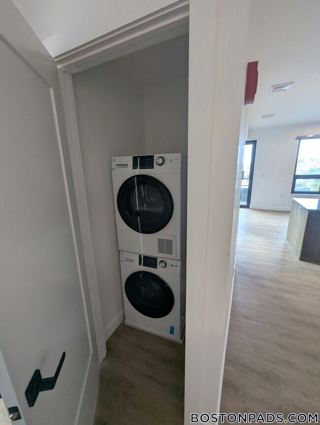 Building Photo - 199 Gardner St