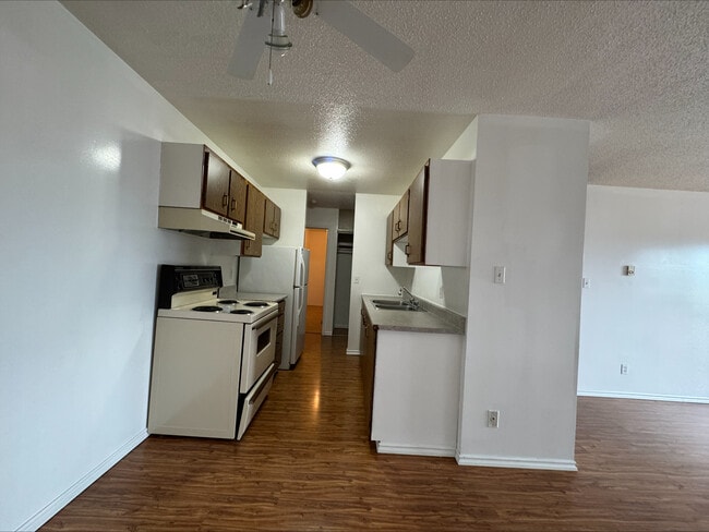 Photo - 10012-10013 3 St Unit 204